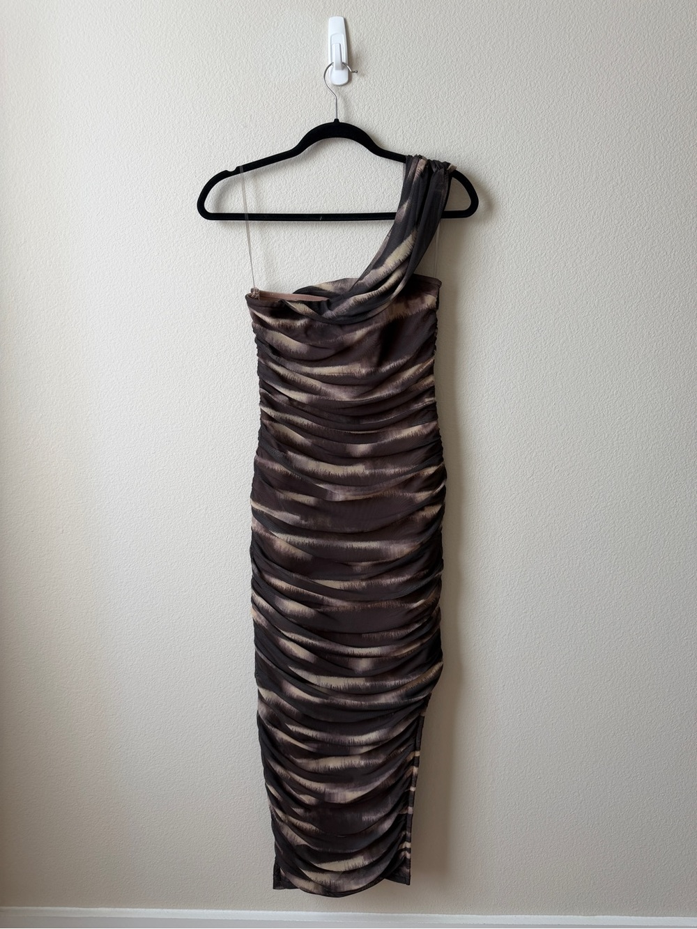 Elliatt One-Shoulder Mesh Midi Miley Dress - Picture 4 of 12